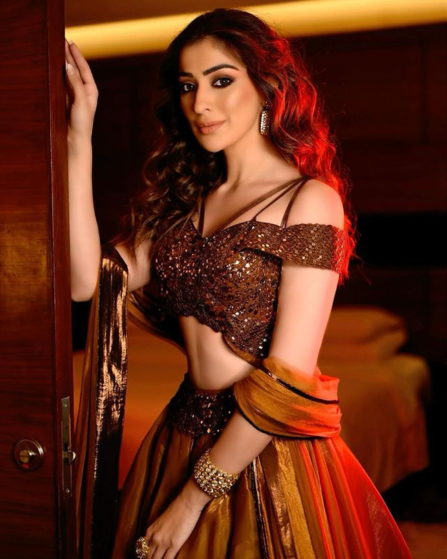 Staggering Pool Clicks Of Raai Laxmi